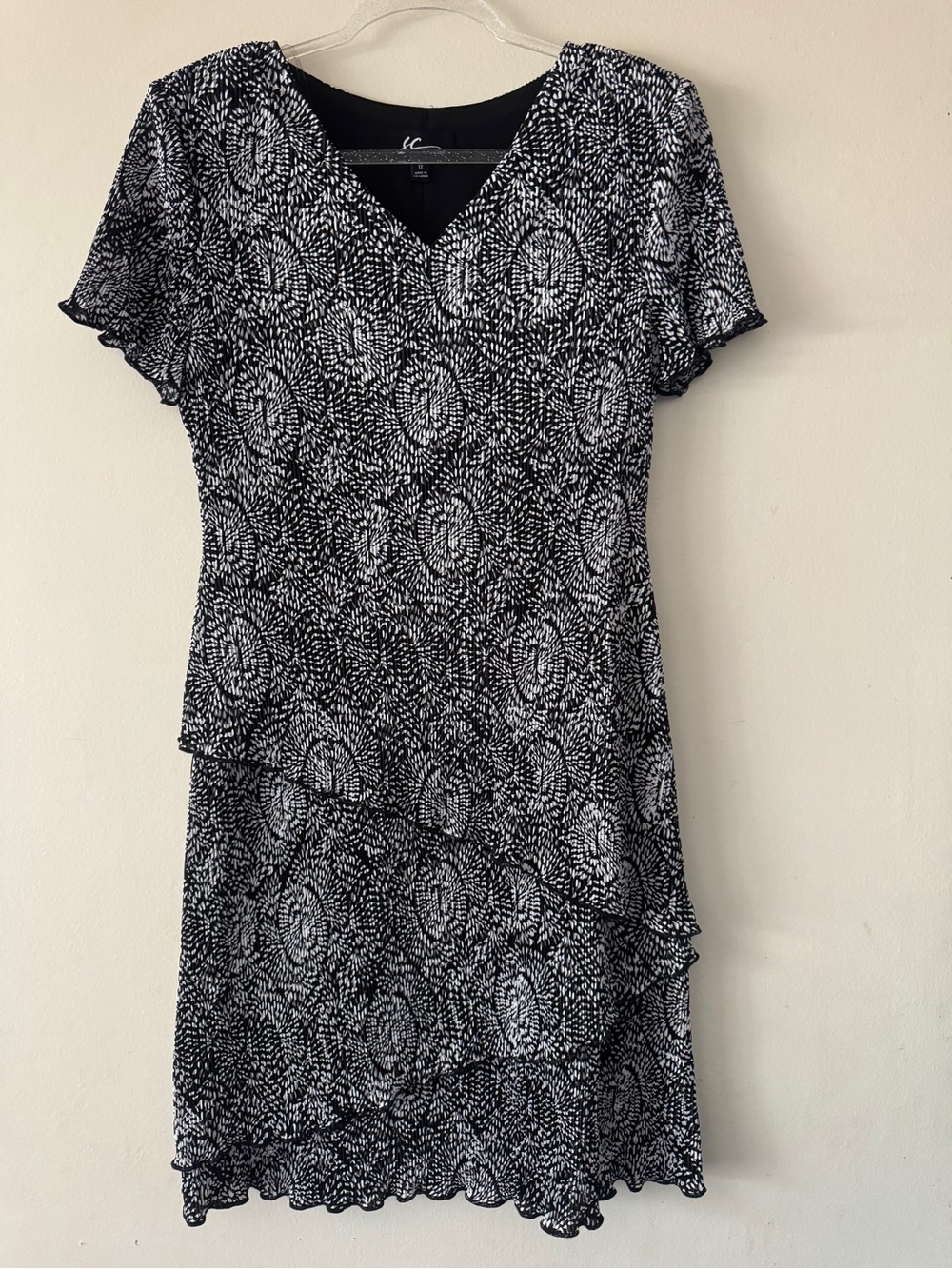 Black & White Printed V-Neck Tiered Midi Dress